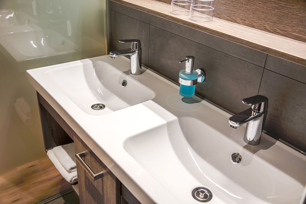 Honeymoon Suite photo 2