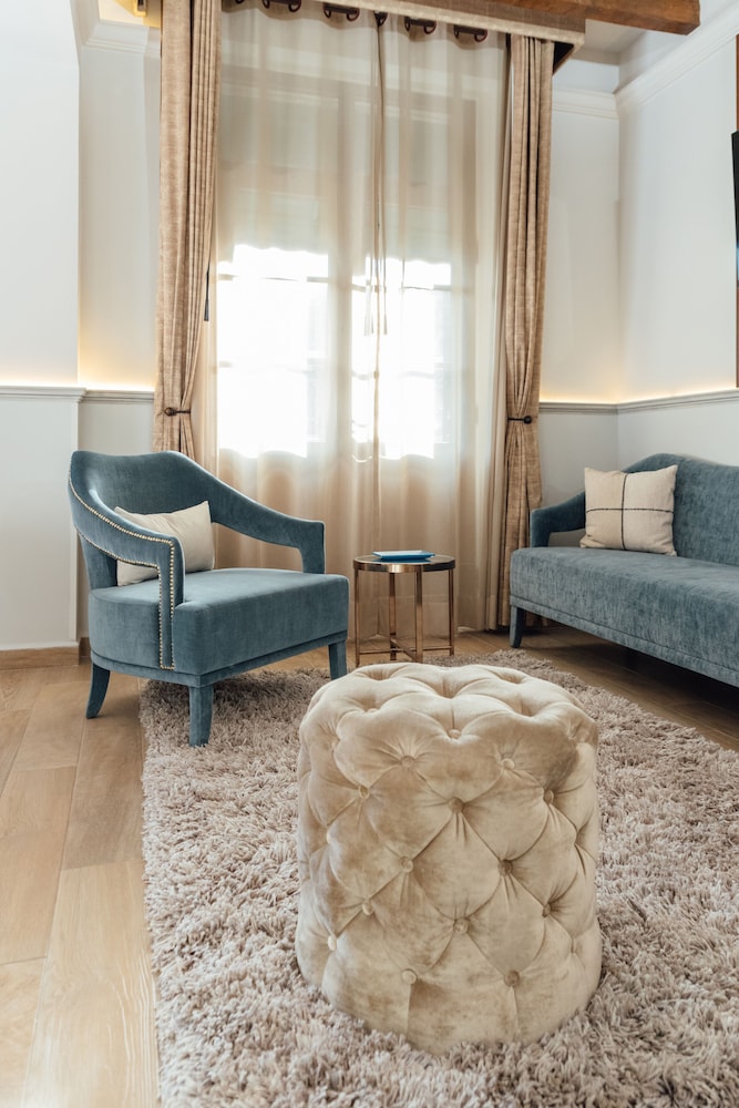 Suite, 1 King Bed, Balcony (Cathedral View) - Photo 11