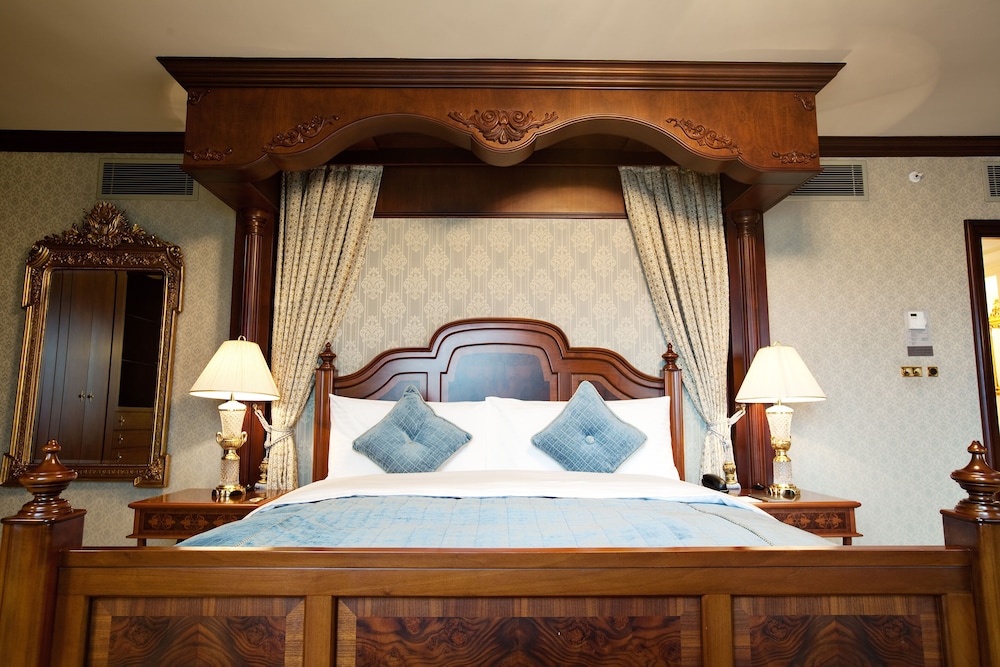 Presidential Suite, 1 King Bed, Smoking (Pasha) photo 1