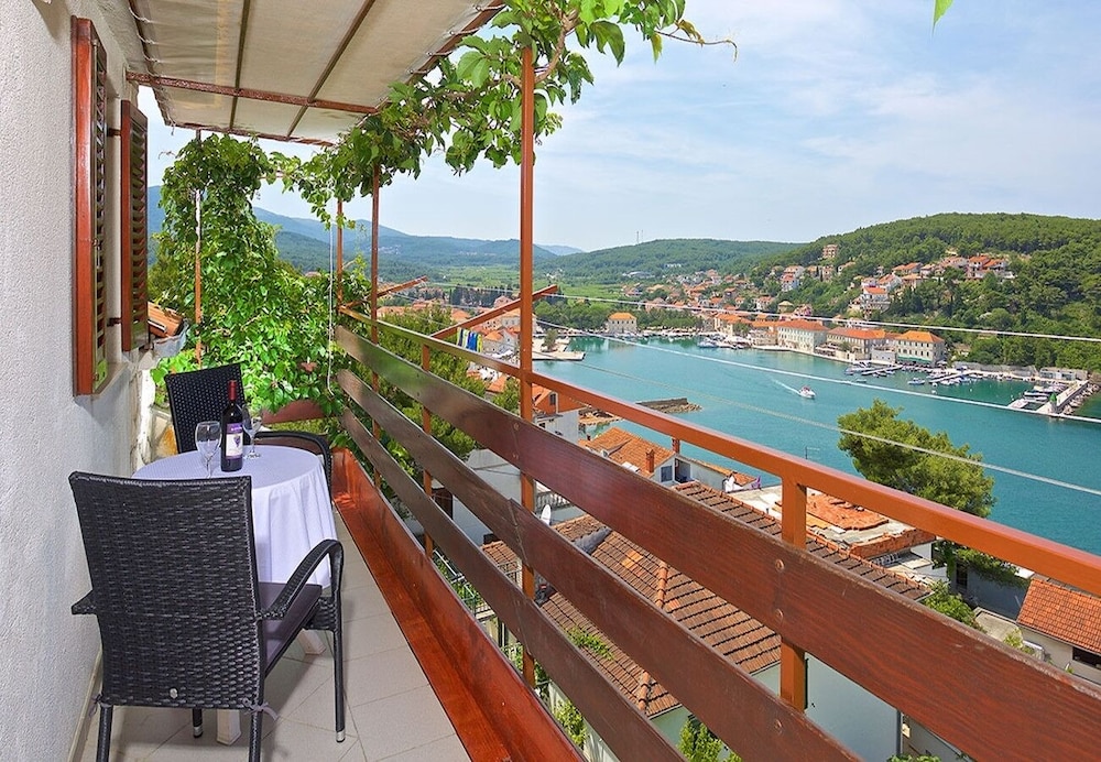Apartment (Vibo - parking and barbecue - A1 Vink) photo 3
