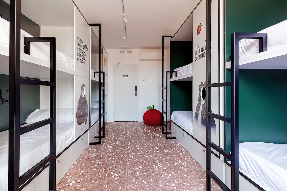 City Shared Dormitory, Mixed Dorm, Private Bathroom (1 Bed in 6-Bed Dorm) photo 2