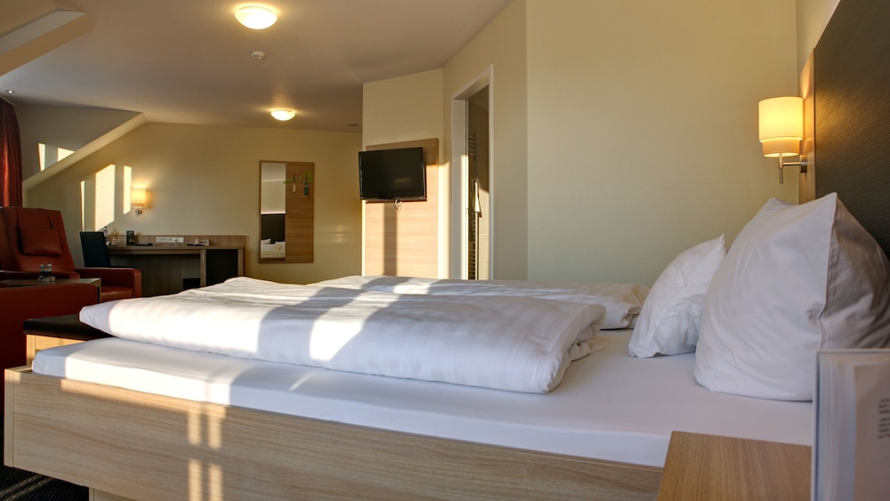Junior Suite Deluxe Plus B with Balcony photo 2