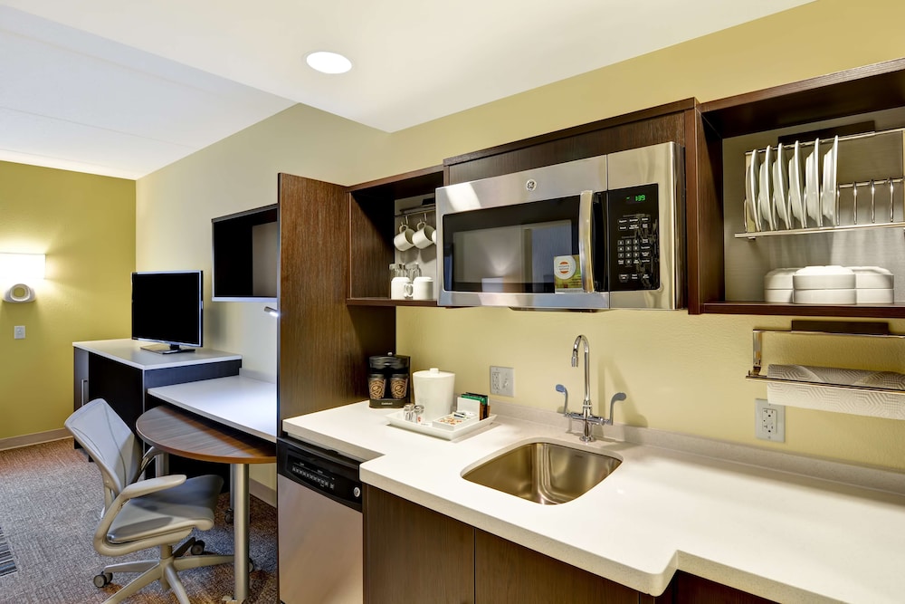 Suite, 1 Queen Bed, Accessible (Roll-In Shower) photo 1