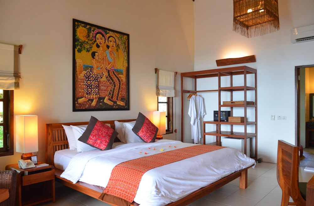 01 Bedroom Tangkong Villa with Living Room photo 1