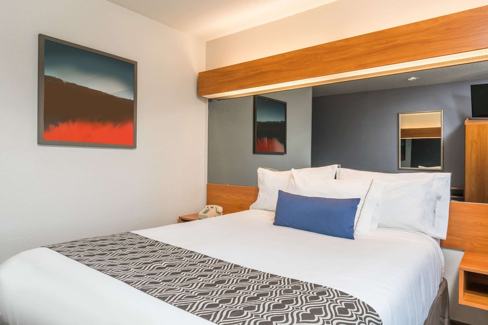 Room, Accessible photo 1