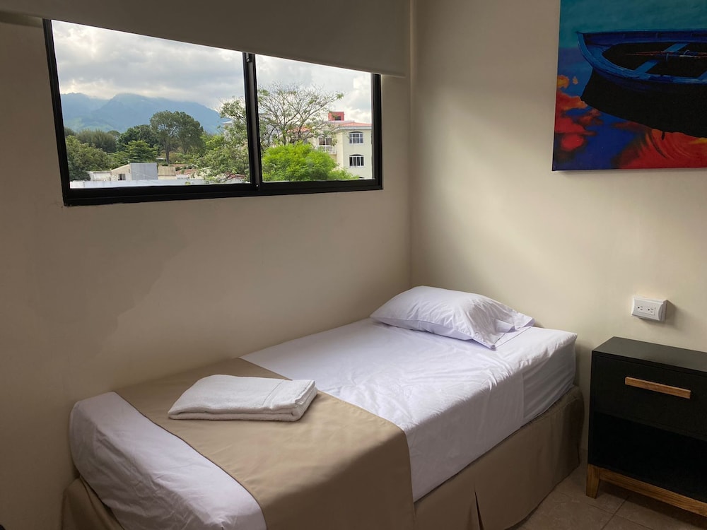 Basic Room, 1 Large Twin Bed