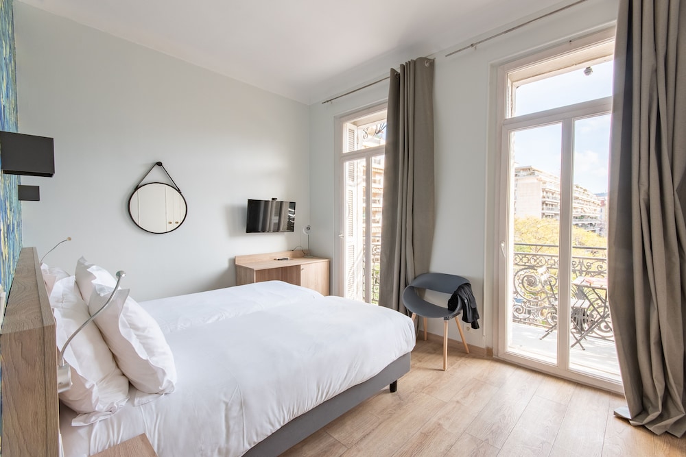 Superior Double Room, City View - Photo 1