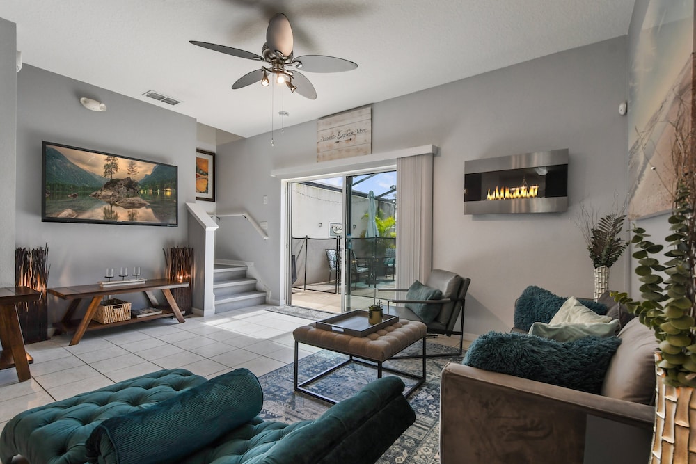 House, Multiple Beds, Pool Access (1020LFD BV)