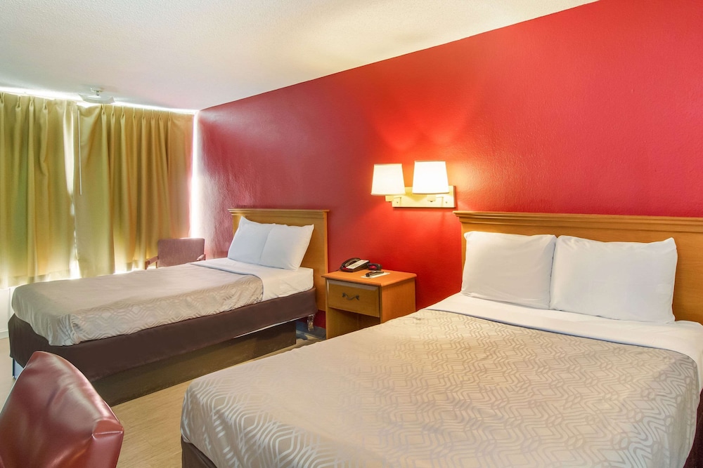 Standard Room, 2 Double Beds, Smoking photo 3