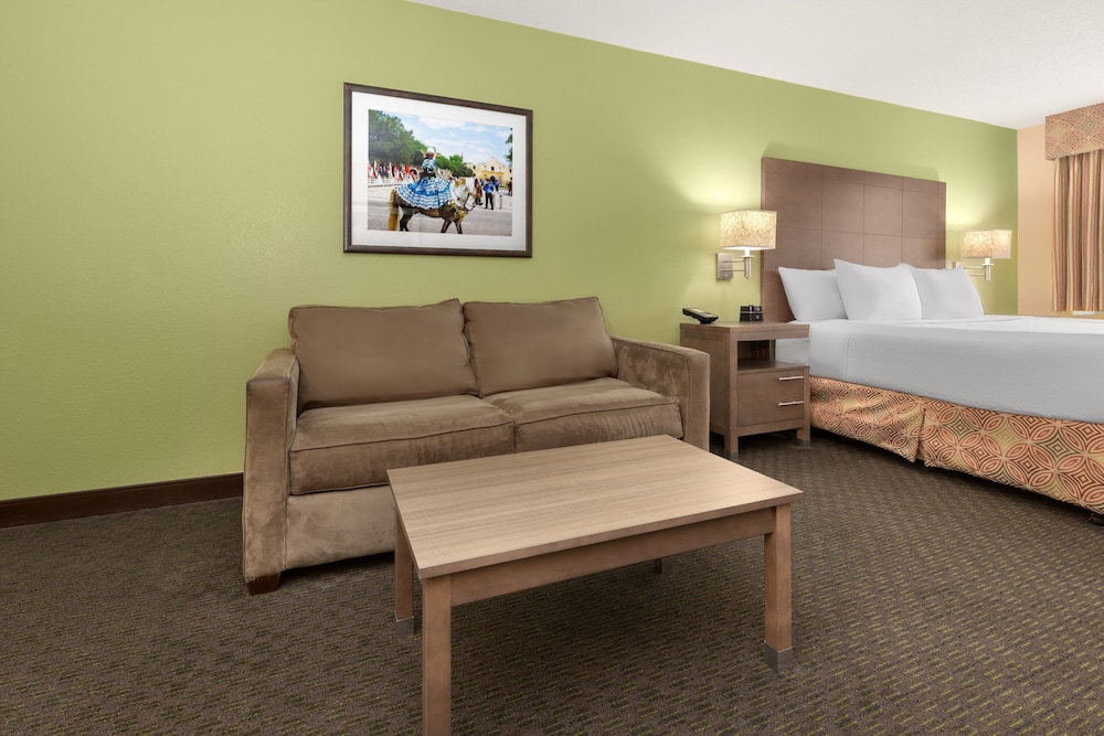 Deluxe Room, 1 King Bed, Non Smoking, City View