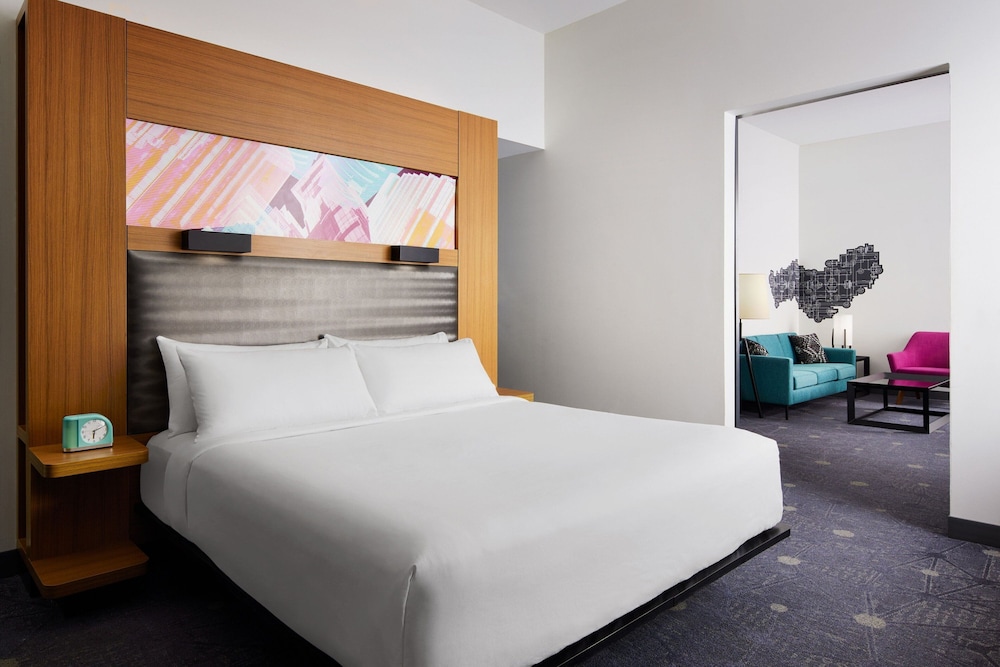 Suite, 1 King Bed - Photo 1