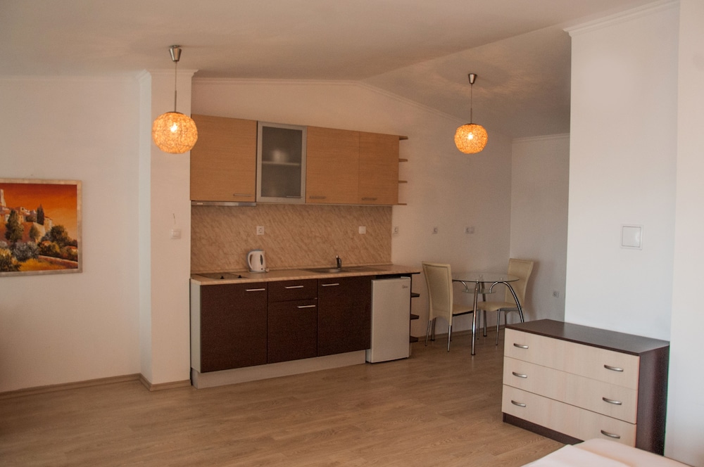 Standard Studio, Balcony