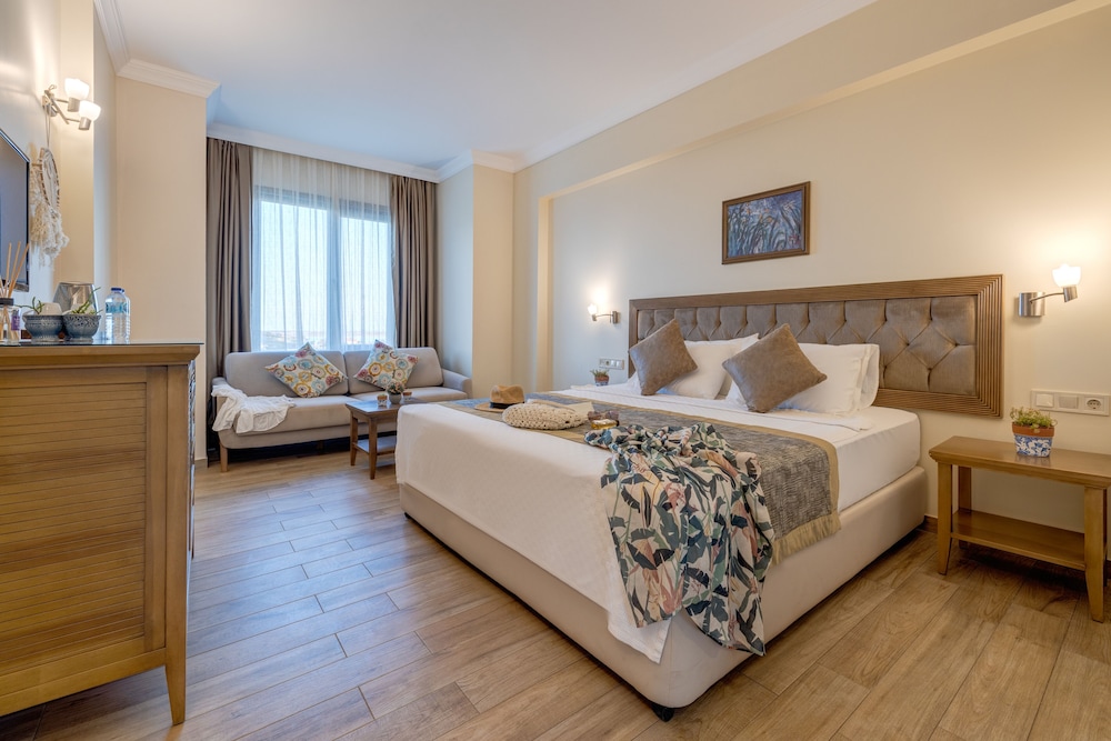 Deluxe Triple Room photo 3