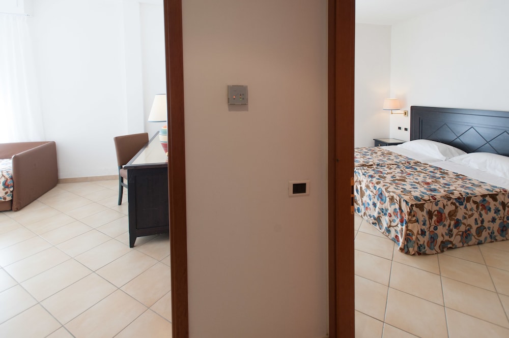 Family Room - Photo 1