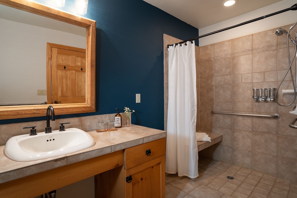 Black Bear Lodge, Photo 8