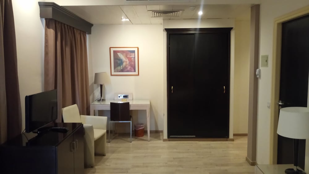 Executive Double or Twin Room - Photo 8