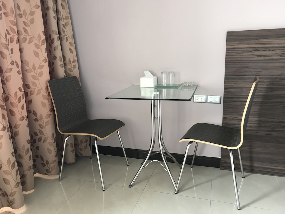 Premier Double Room Single Use, 2 Twin Beds photo 2