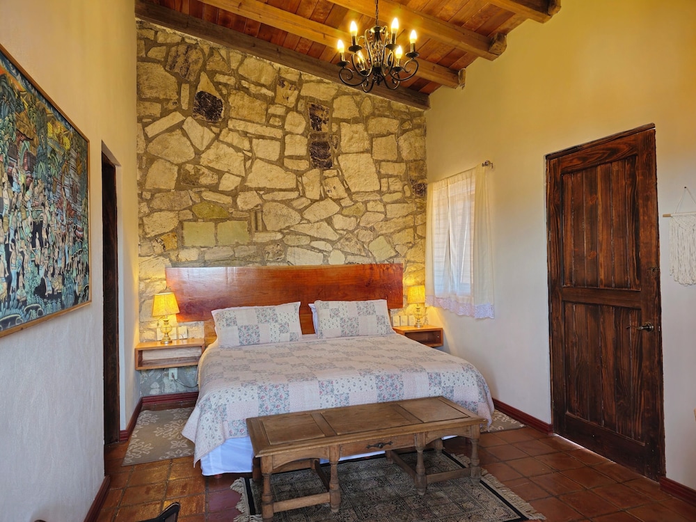 Master Suite King with Private Bathroom photo 1