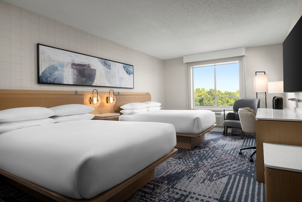 Room, 2 Queen Beds - Photo 3