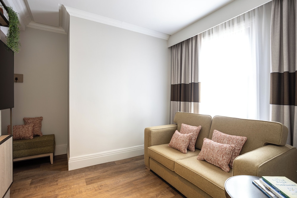 Newly Refurbished Suite - Photo 10
