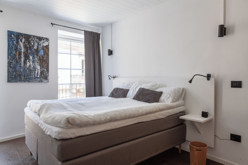 Junior Double Room, Balcony, City View photo 3