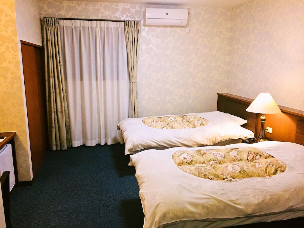 Twin Room - Photo 1