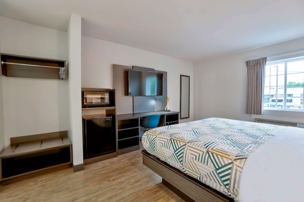 Standard Room, 1 Queen Bed, Non Smoking - Photo 1