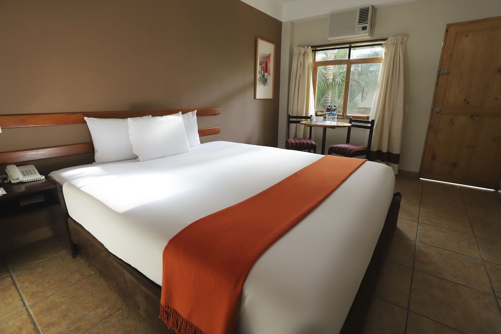 Traditional Double Room, 1 Queen Bed - Photo 2