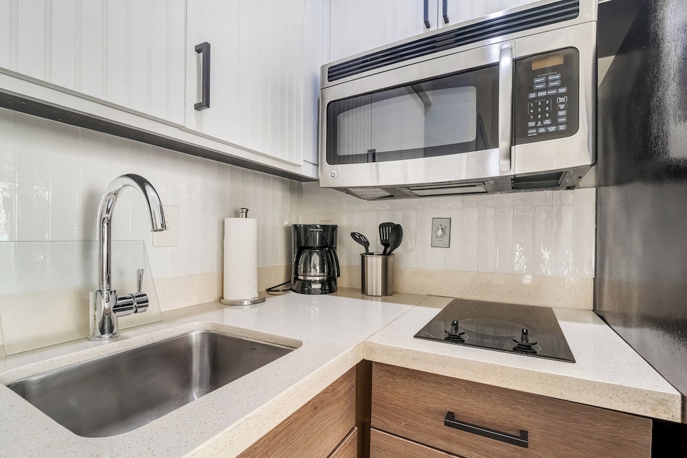 Studio Suite, 1 Double Bed, Kitchen