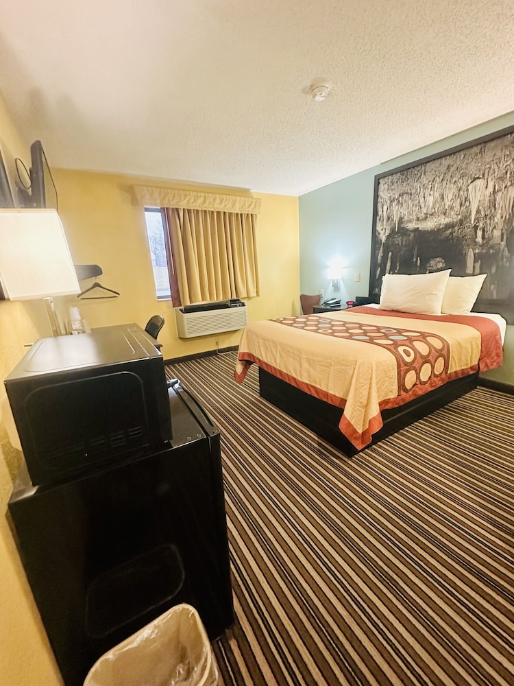 Standard Room, 1 Queen Bed - Photo 1
