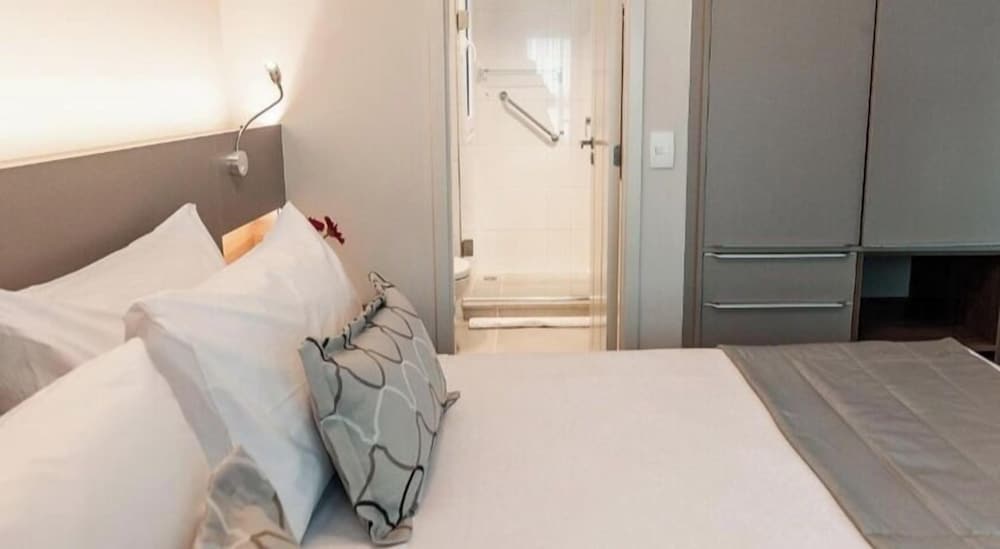 Deluxe Studio, 1 King Bed with Sofa bed photo 1