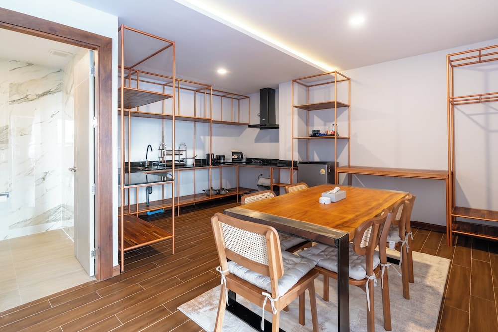 Panorama Executive Suite - Photo 18