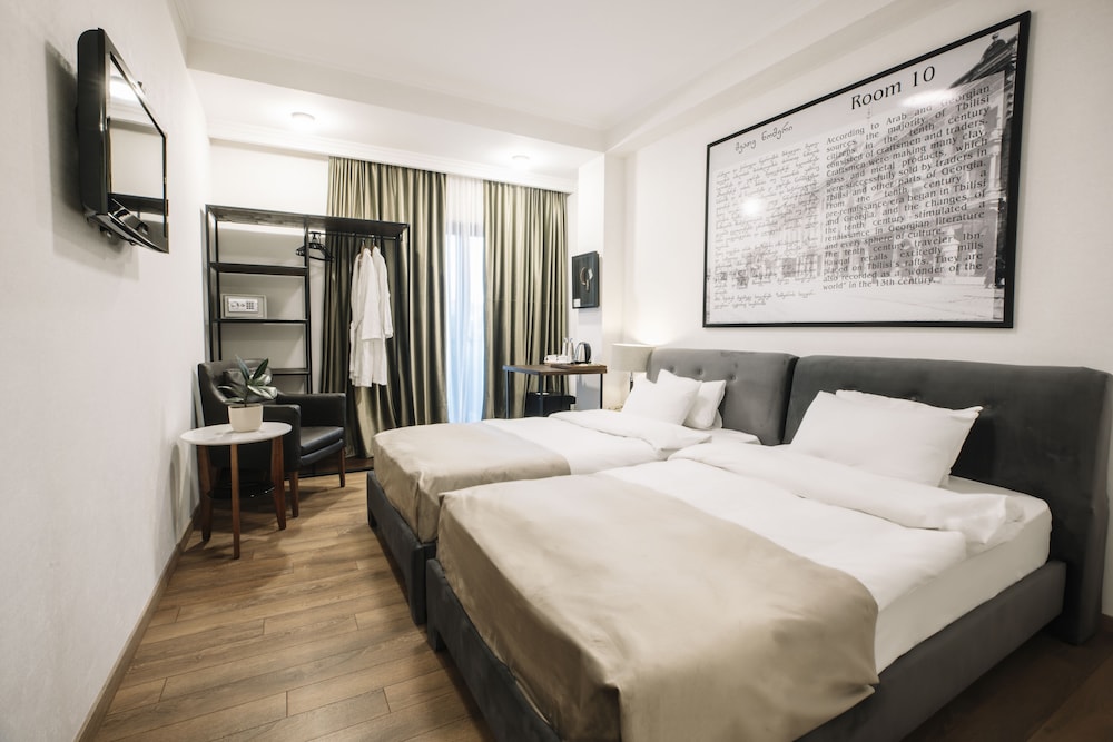 Superior Twin Room, Multiple Beds photo 3