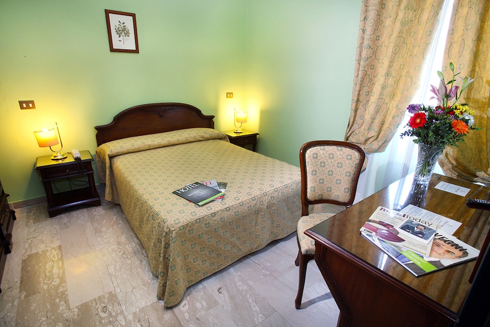 Standard Double Room photo 1