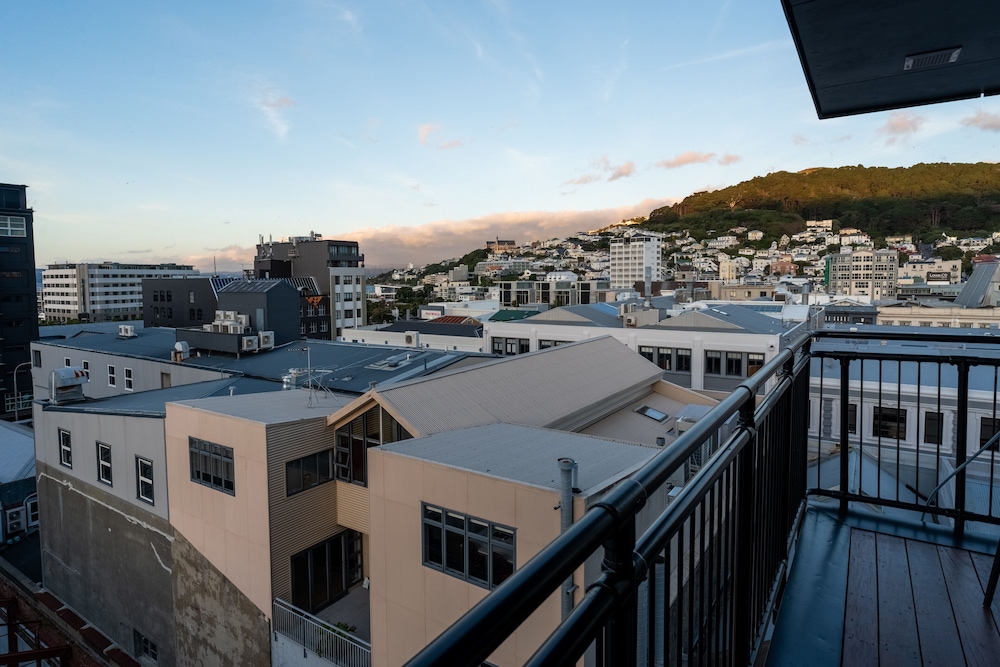 Luxury Penthouse, City View (4 King Beds) - Photo 31