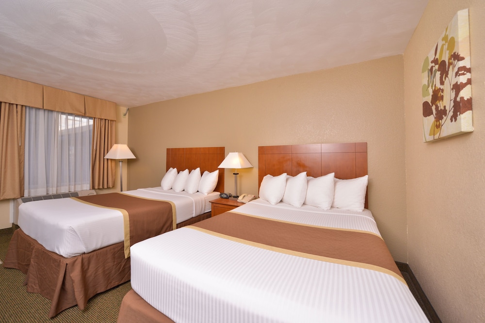 Standard Room, 2 Queen Beds, Non Smoking - Photo 3