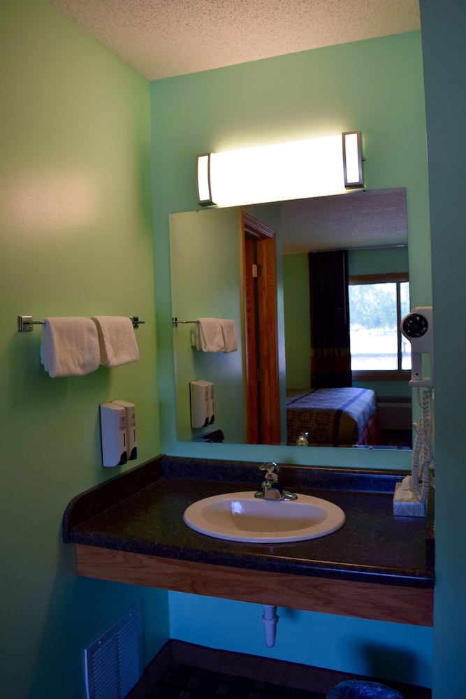 Deluxe Room, 1 King Bed photo 2