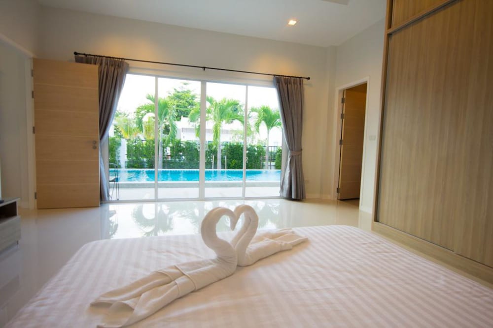3-Bedroom Villa with Private Pool photo 2