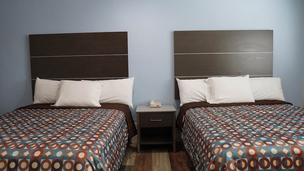 Standard Room, 2 Queen Beds, Non Smoking - Photo 2