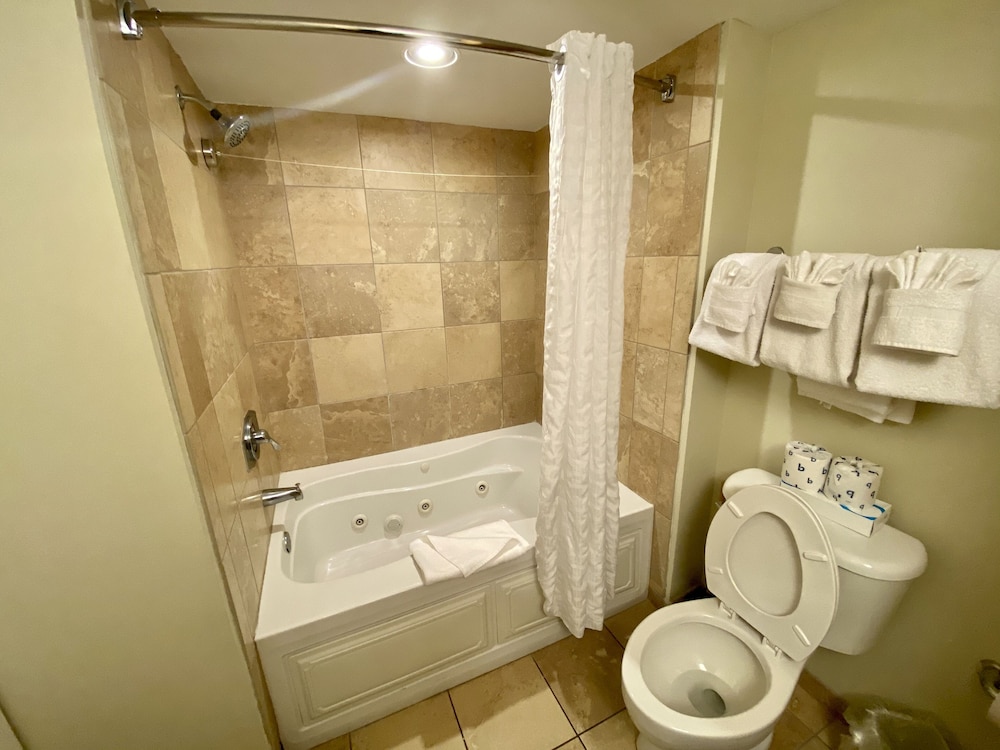 Managers Pick- Best Value Room (Will Sleep up to 4 Adults), Full Kitchen - Photo 5