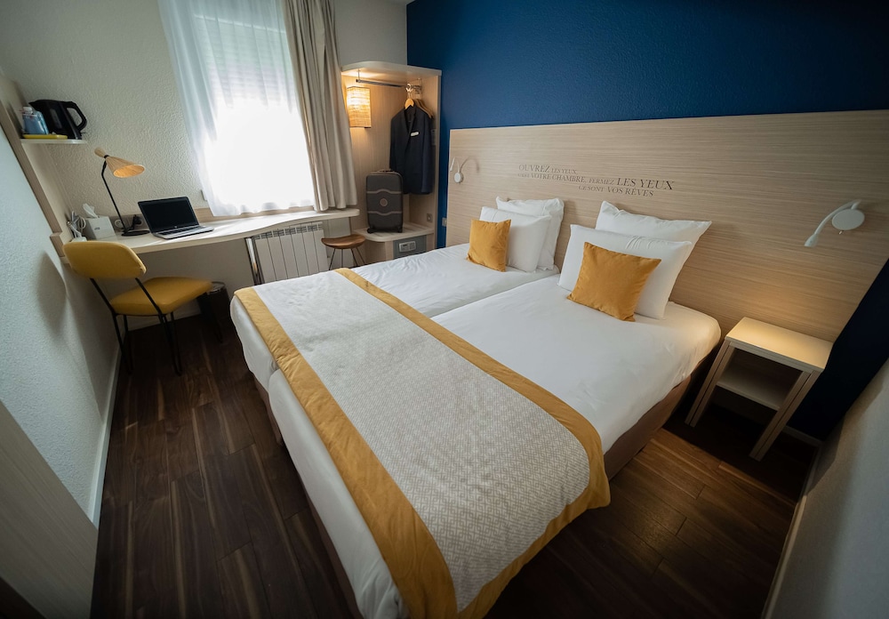 Standard Room, 2 Twin Beds - Photo 1