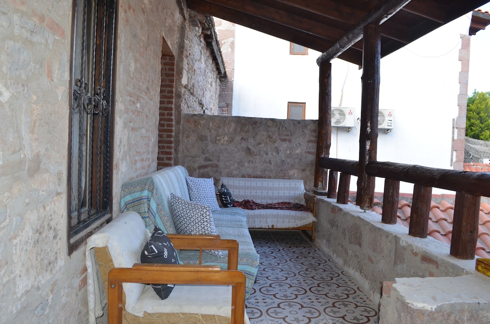 Standard Triple Room - Photo 2