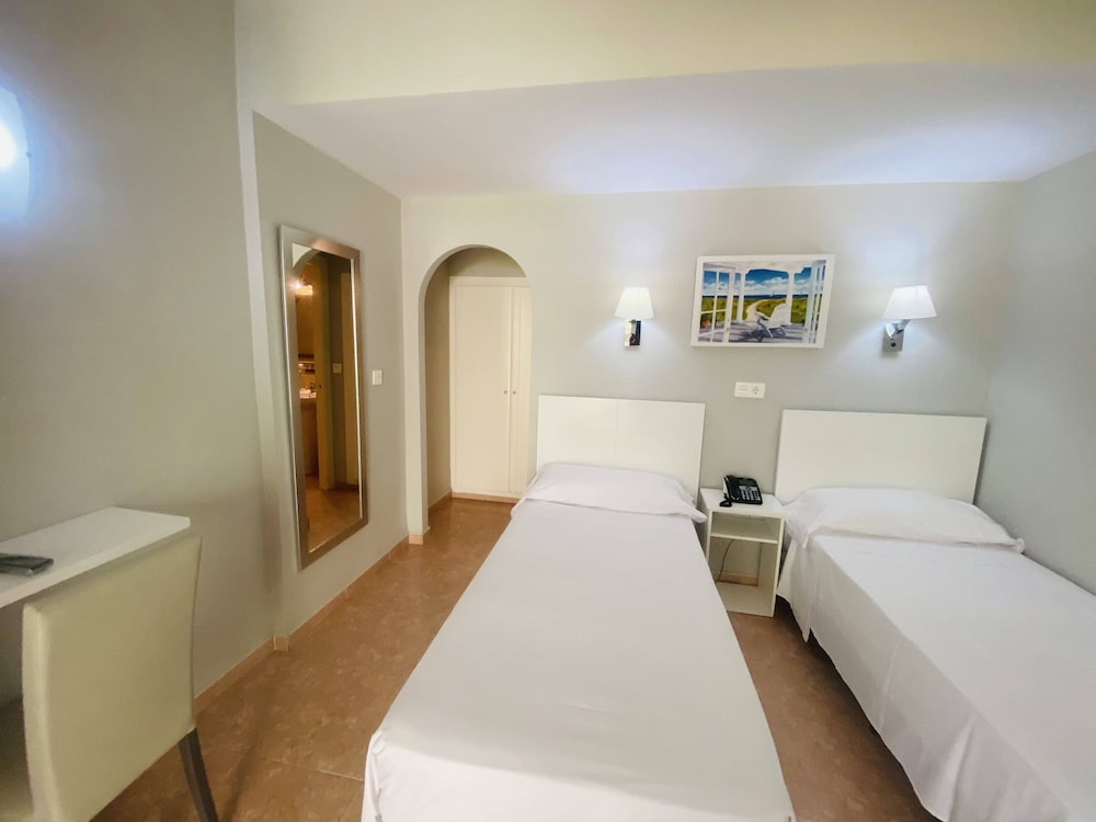 Standard Double Room Single Use, Ground Floor - Photo 1