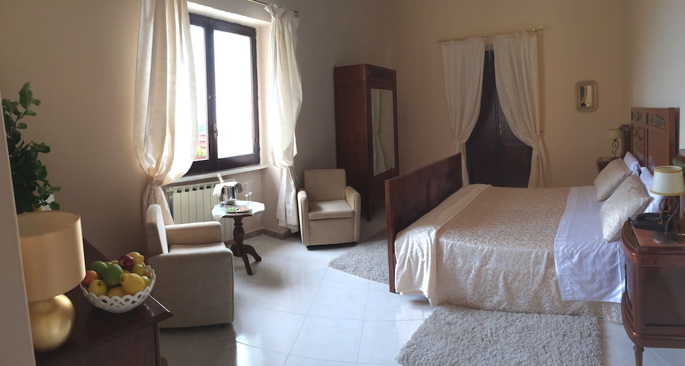 Suite, Sea View