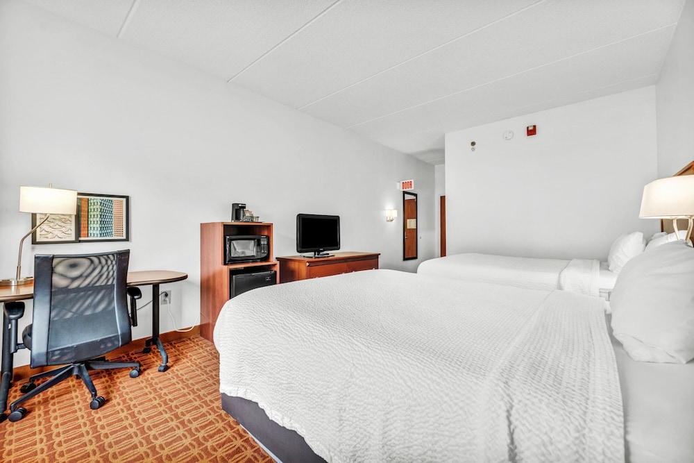 Room, 2 Queen Beds - Photo 4