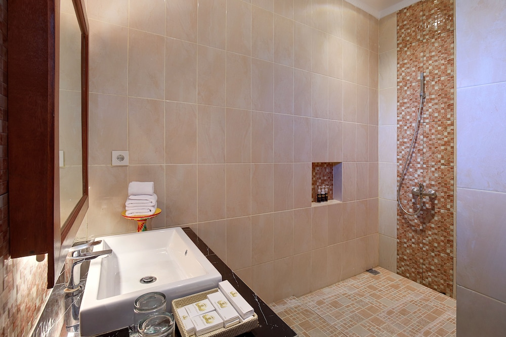 Deluxe Suite, 1 Bedroom, Pool View - Photo 6