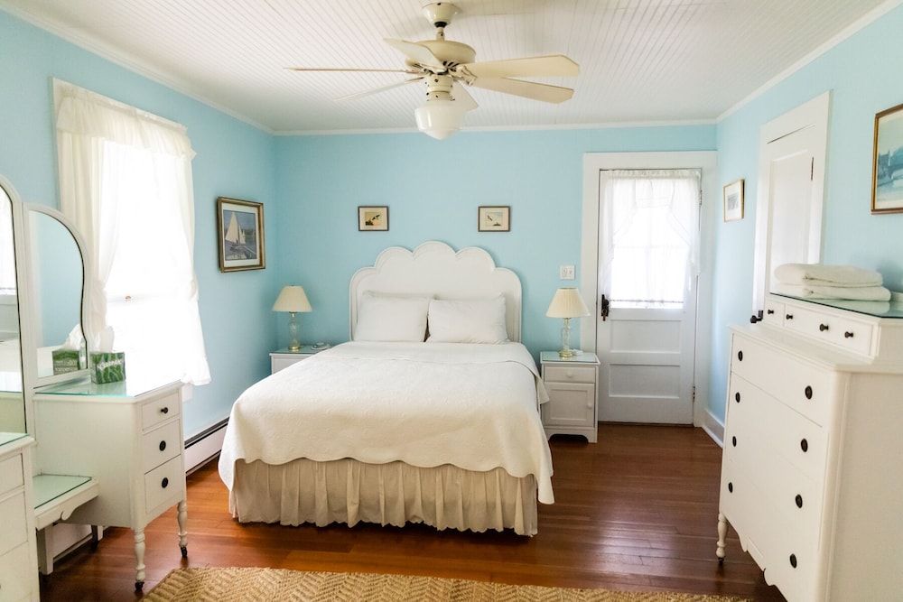 Suite, 1 Queen Bed, Bay View