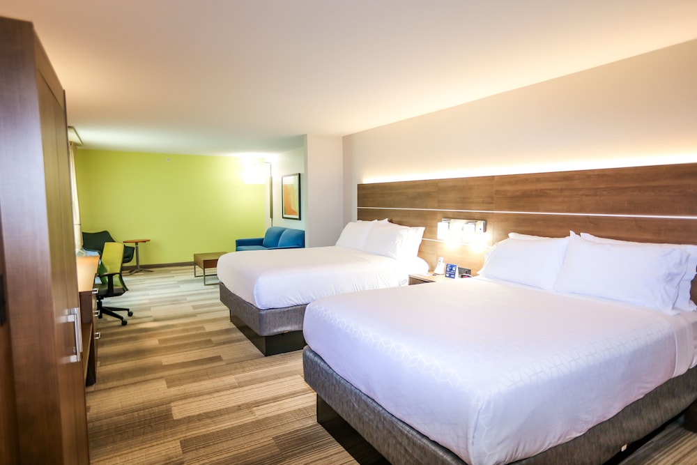Standard Room, 2 Queen Beds - Photo 5