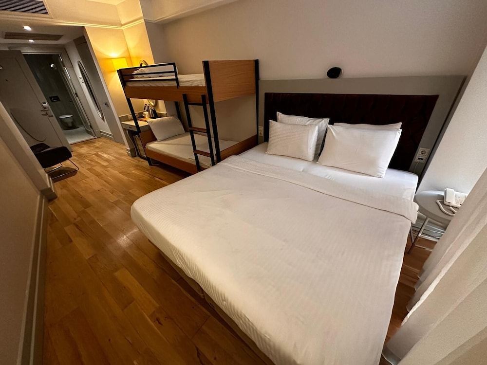 Standard Quadruple Room photo 2
