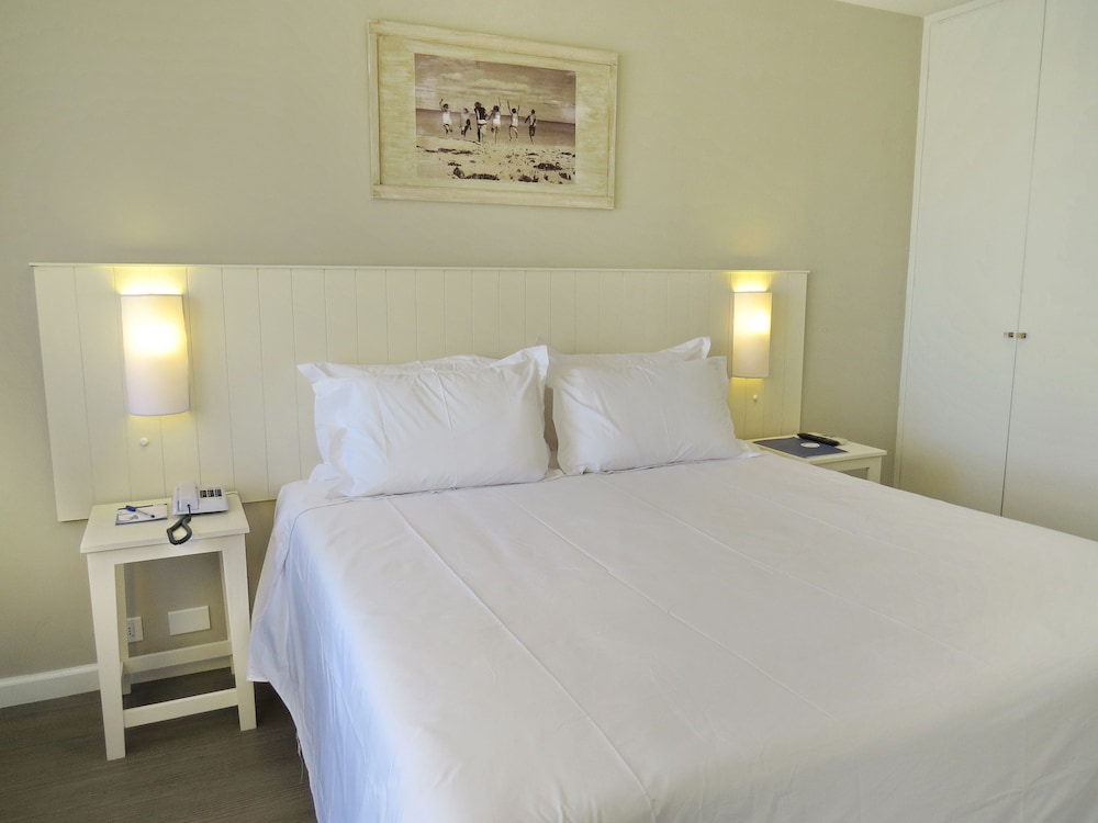 Standard Room, 1 Queen Bed photo 2